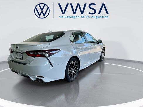 Used 2024 Toyota Camry SE image 8