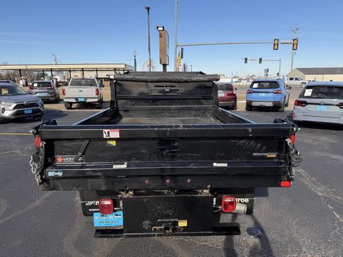 Used 2024 GMC Sierra 3500 Pro w/ Convenience Package image 7