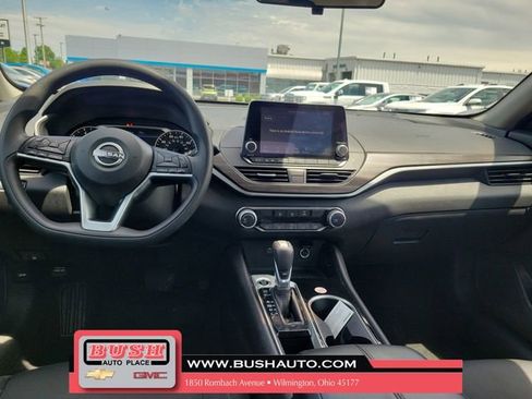 Used 2024 Nissan Altima 2.5 SV FWD image 9