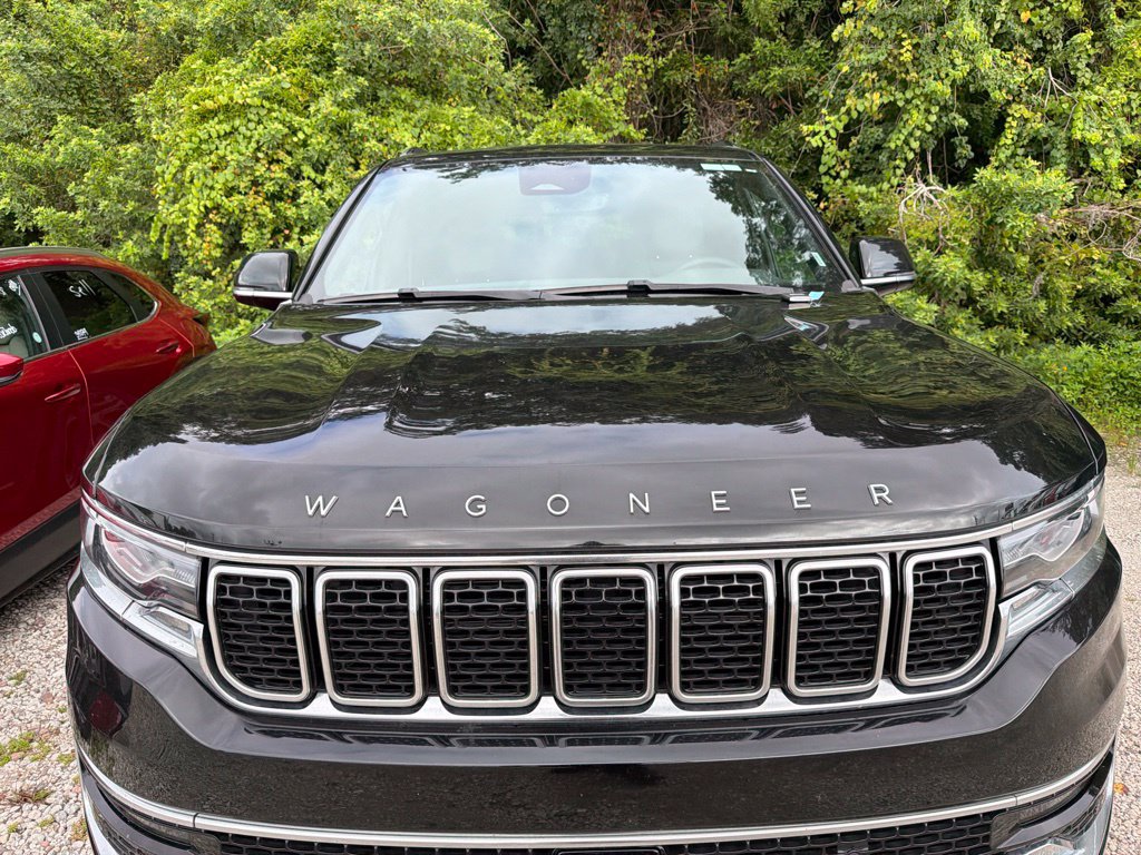 Used 2025 Jeep Wagoneer L Series II AWD/4WD image 2