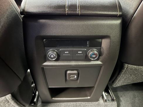 Used 2023 Chevrolet Traverse LT AWD/4WD image 26