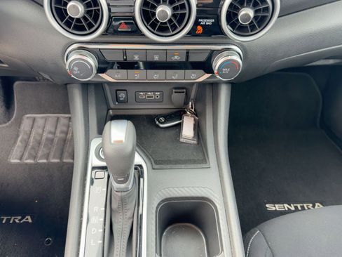 Used 2025 Nissan Sentra SV image 9