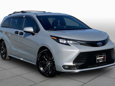 Certified 2024 Toyota Sienna XLE Woodland Edition AWD/4WD image 3
