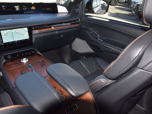 New 2025 Lincoln Navigator L Black Label image 18