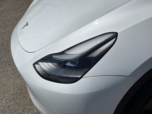 Used 2022 Tesla Model Y Performance AWD/4WD image 9