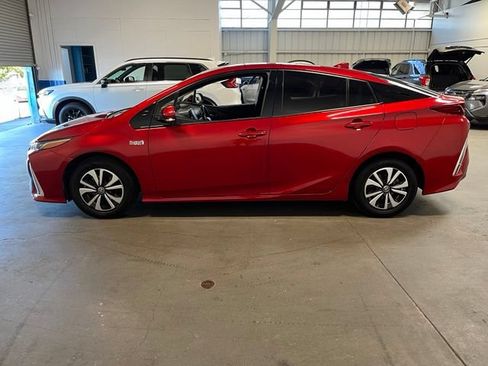 Used 2018 Toyota Prius Prime Premium w/ Carpet Mat Package FWD image 6