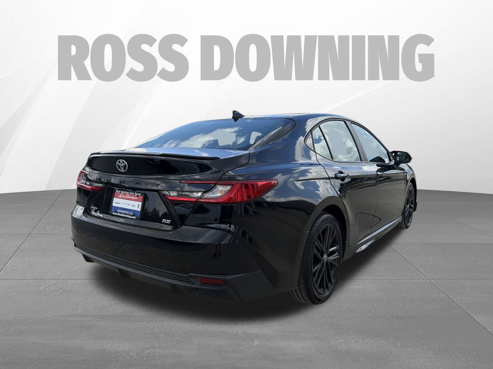 Used 2026 Toyota Camry SE FWD image 4