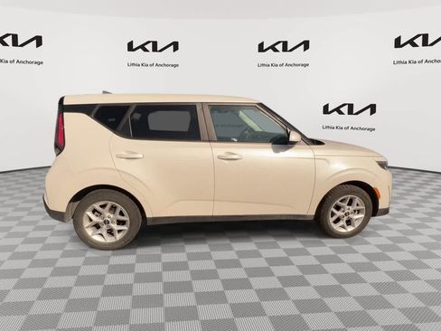 Used 2023 Kia Soul LX w/ Option Group 015 FWD image 9