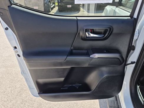 Used 2017 Toyota Tacoma TRD Sport w/ Tow Package (A/T) AWD/4WD image 34