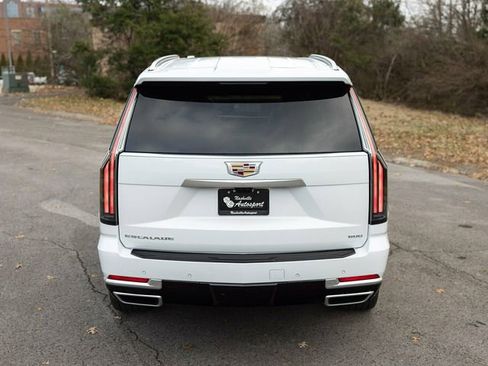 Used 2026 Cadillac Escalade Luxury w/ Touring Package image 8