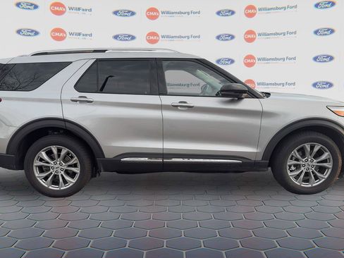 Certified 2023 Ford Explorer Limited w/ Equipment Group 301A image 3