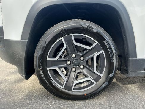 New 2026 Jeep Cherokee Laredo AWD/4WD image 10