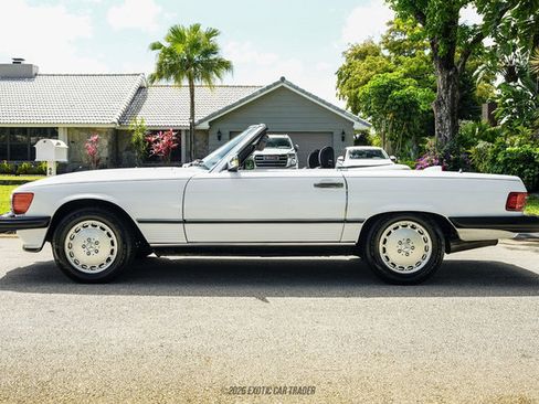 Used 1987 Mercedes-Benz 560 SL image 3