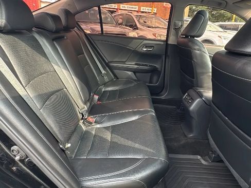 Used 2016 Honda Accord Touring image 21
