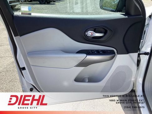 Used 2022 Jeep Cherokee Latitude Lux w/ Sun & Sound Group AWD/4WD image 17