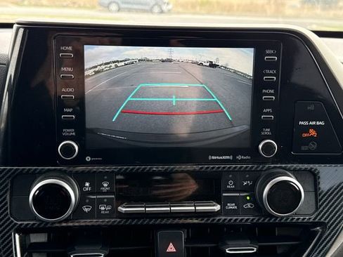 Used 2022 Toyota Highlander LE image 30