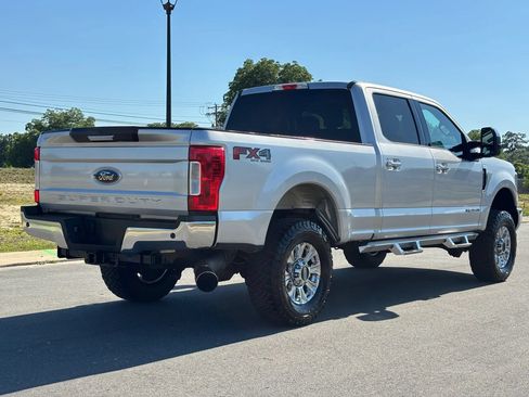 Used 2018 Ford F250 XLT w/ XLT Premium Package AWD/4WD image 3