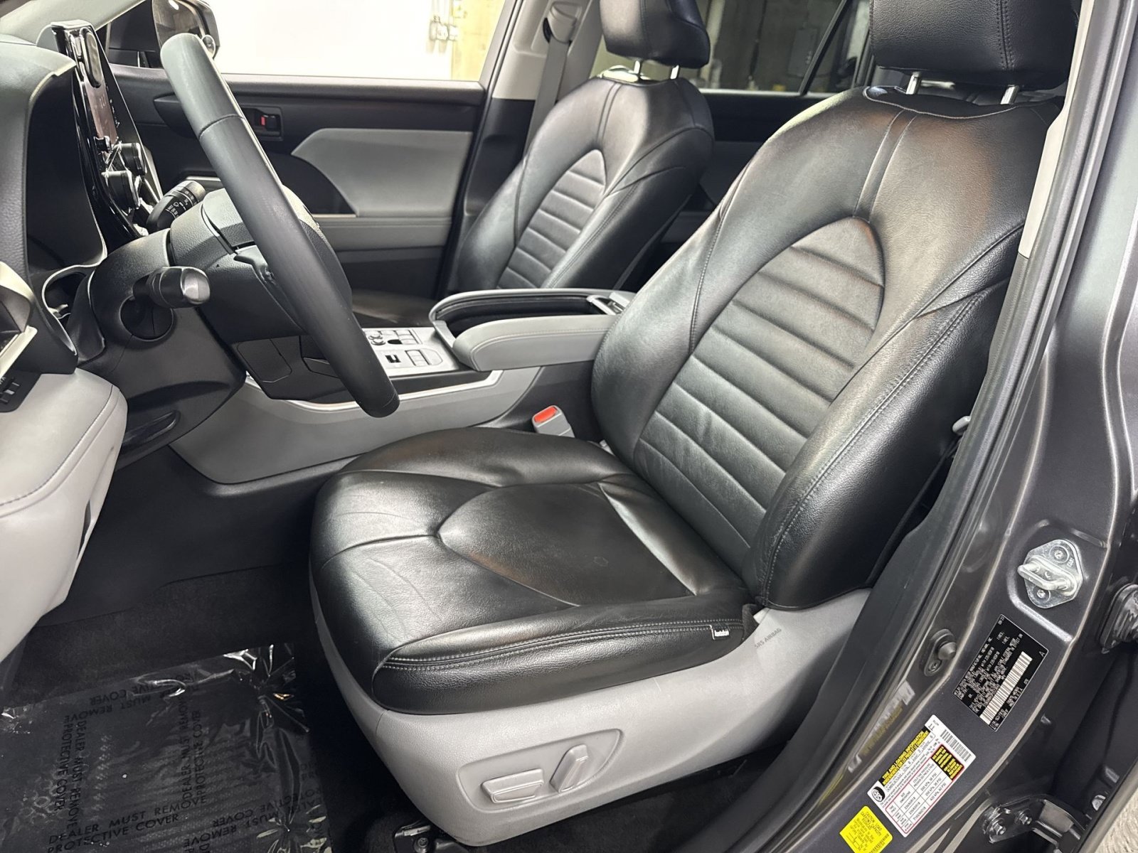 Used 2023 Toyota Highlander LE AWD/4WD image 25