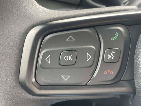 Used 2023 Jeep Gladiator Sport AWD/4WD image 17