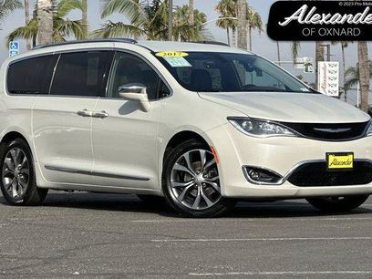 Used 2017 Chrysler Pacifica Limited w/ UConnect Theater Package
