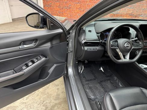 Used 2024 Nissan Altima 2.5 SR w/ SR Premium Package FWD image 8