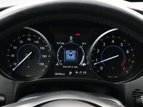 Used 2017 Jaguar F-PACE Premium image 26