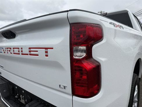 Used 2022 Chevrolet Silverado 1500 LT AWD/4WD image 24