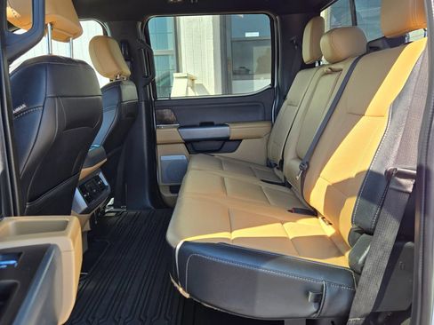 Used 2023 Ford F250 Lariat w/ Lariat Ultimate Package AWD/4WD image 12