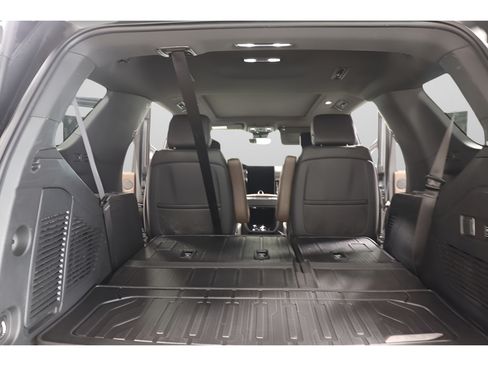 Used 2025 GMC Yukon Denali Ultimate AWD/4WD image 32