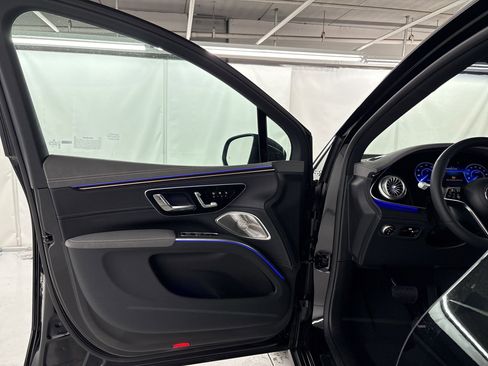 New 2026 Mercedes-Benz EQS 400 4MATIC SUV image 5