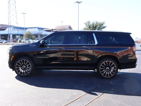 New 2026 Chevrolet Suburban High Country image 38