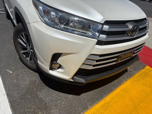 Used 2018 Toyota Highlander XLE w/ Carpet Mat Package (TMS) FWD image 15