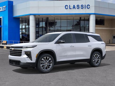 New 2026 Chevrolet Traverse LT image 2