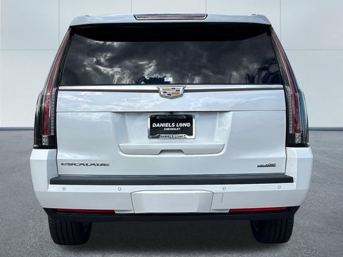 Used 2016 Cadillac Escalade ESV Platinum AWD/4WD image 4