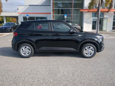 New 2026 Hyundai Venue SE image 8