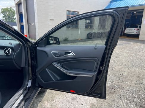 Used 2015 Mercedes-Benz GLA 250 4MATIC image 21