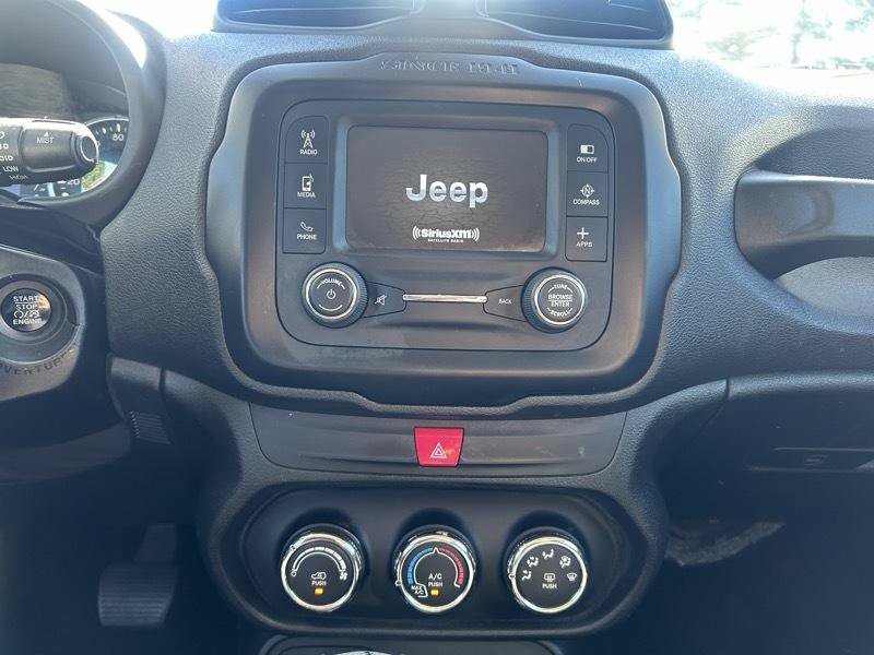 Used 2017 Jeep Renegade Latitude AWD/4WD image 12