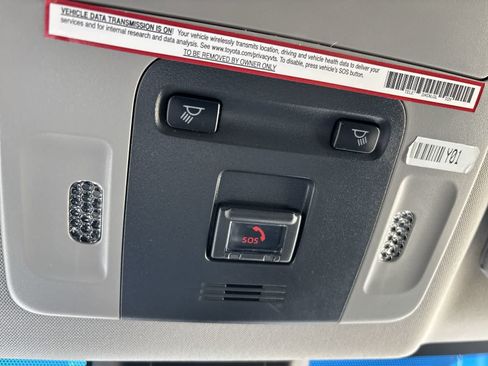 Used 2020 Toyota Camry SE FWD image 25