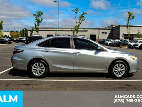 Used 2016 Toyota Camry LE FWD image 6