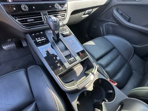 Certified 2023 Porsche Macan AWD/4WD image 27