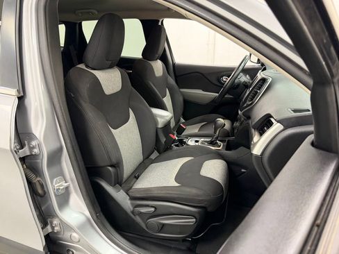 Used 2014 Jeep Cherokee Latitude FWD image 11