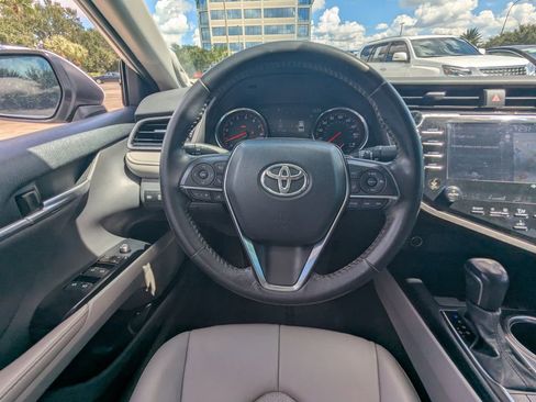 Used 2020 Toyota Camry XSE image 3