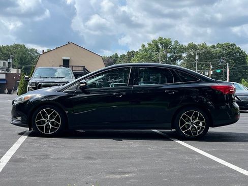 Used 2017 Ford Focus SEL FWD image 4
