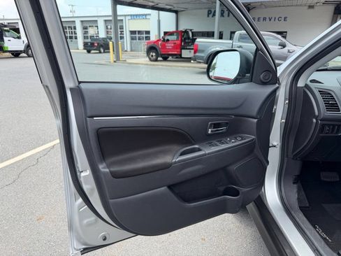 Used 2025 Mitsubishi Outlander Sport ES AWD/4WD image 12