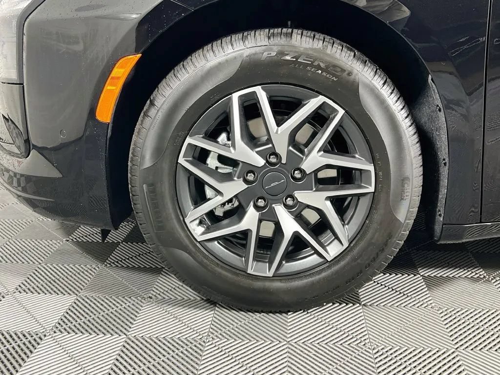 New 2027 Chrysler Pacifica Limited FWD image 34