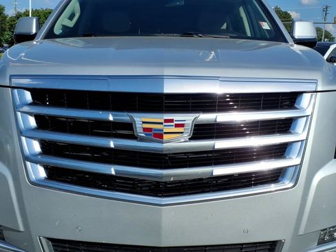 Used 2016 Cadillac Escalade ESV Premium AWD/4WD image 14
