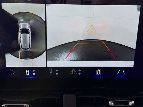 Used 2025 Chevrolet Equinox LT w/ Convenience Package II image 19