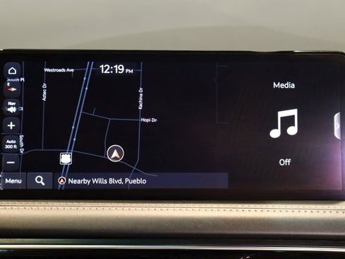 Used 2023 Genesis G70 2.0T image 32