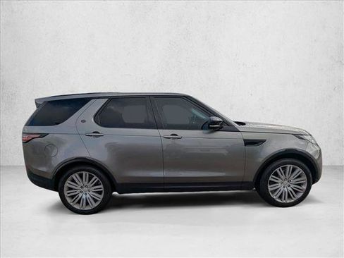 Used 2017 Land Rover Discovery First Edition image 4