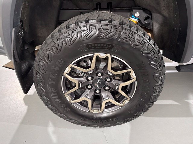 Used 2024 Chevrolet Colorado ZR2 w/ Technology Package AWD/4WD image 11